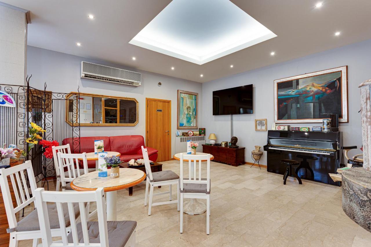 Hotel Kiss Cesenatico Ngoại thất bức ảnh