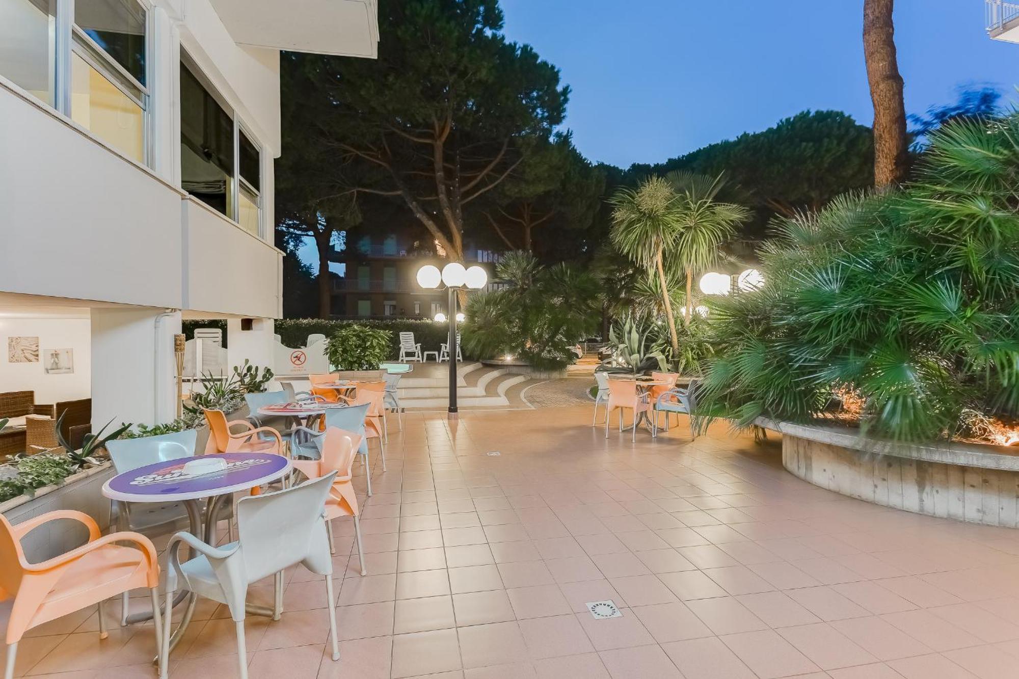 Hotel Kiss Cesenatico Ngoại thất bức ảnh